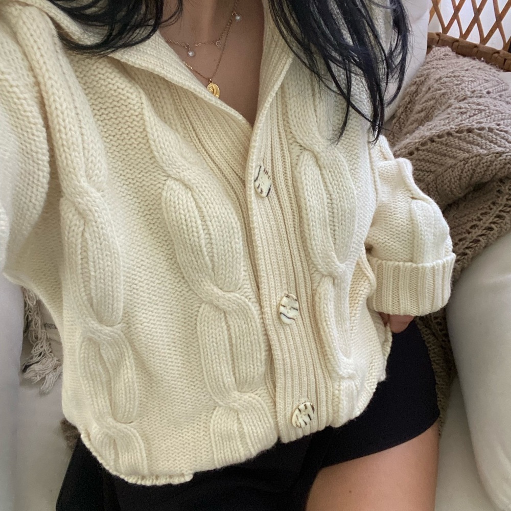 Vintage 1970’s Hathaway wool cable knit collared ivory button up sweater